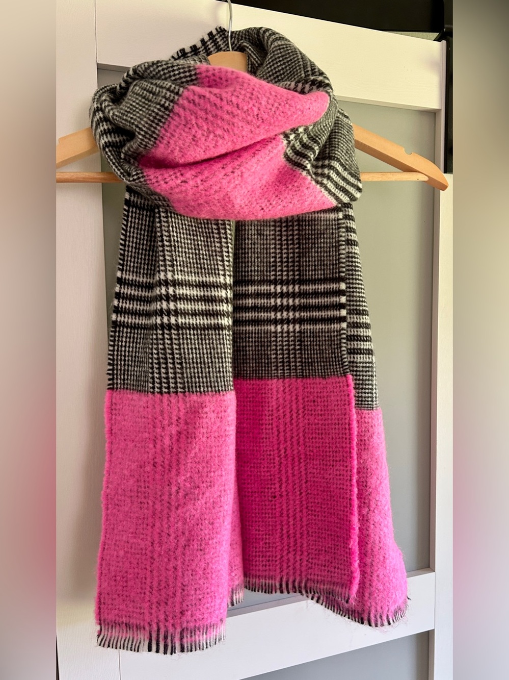NWT Steve Madden Soft Pink and Black Plaid Colour Block Scarf